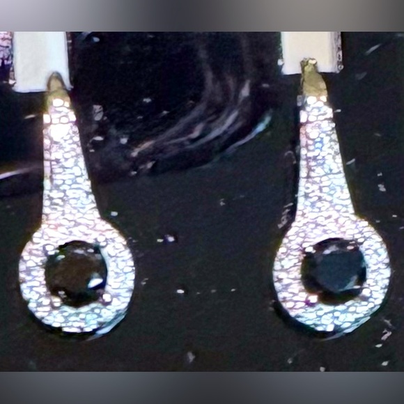 925 Sterling Earrings Black and White glass stones NWOT - Picture 1 of 4